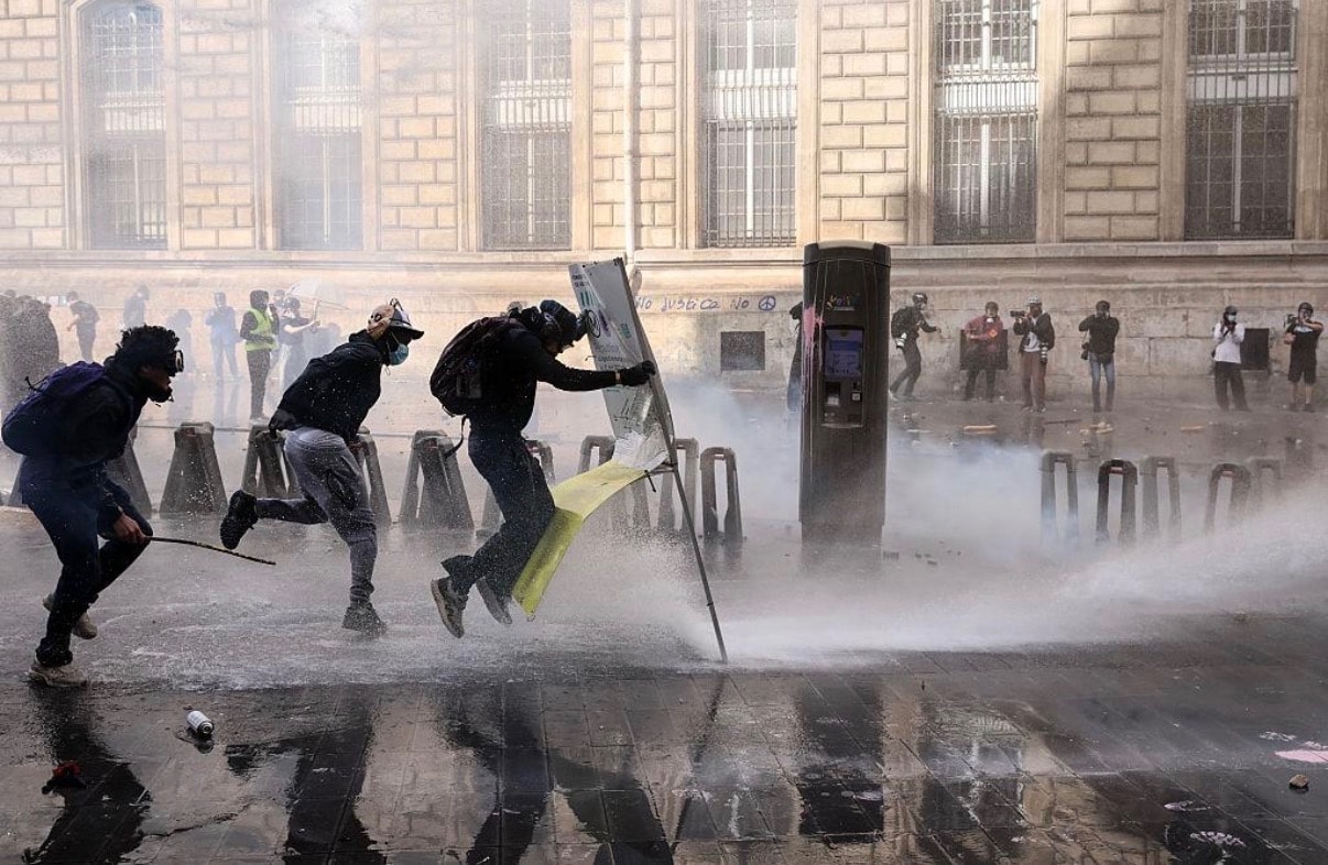 Protesters gathered in French city center, October 2026